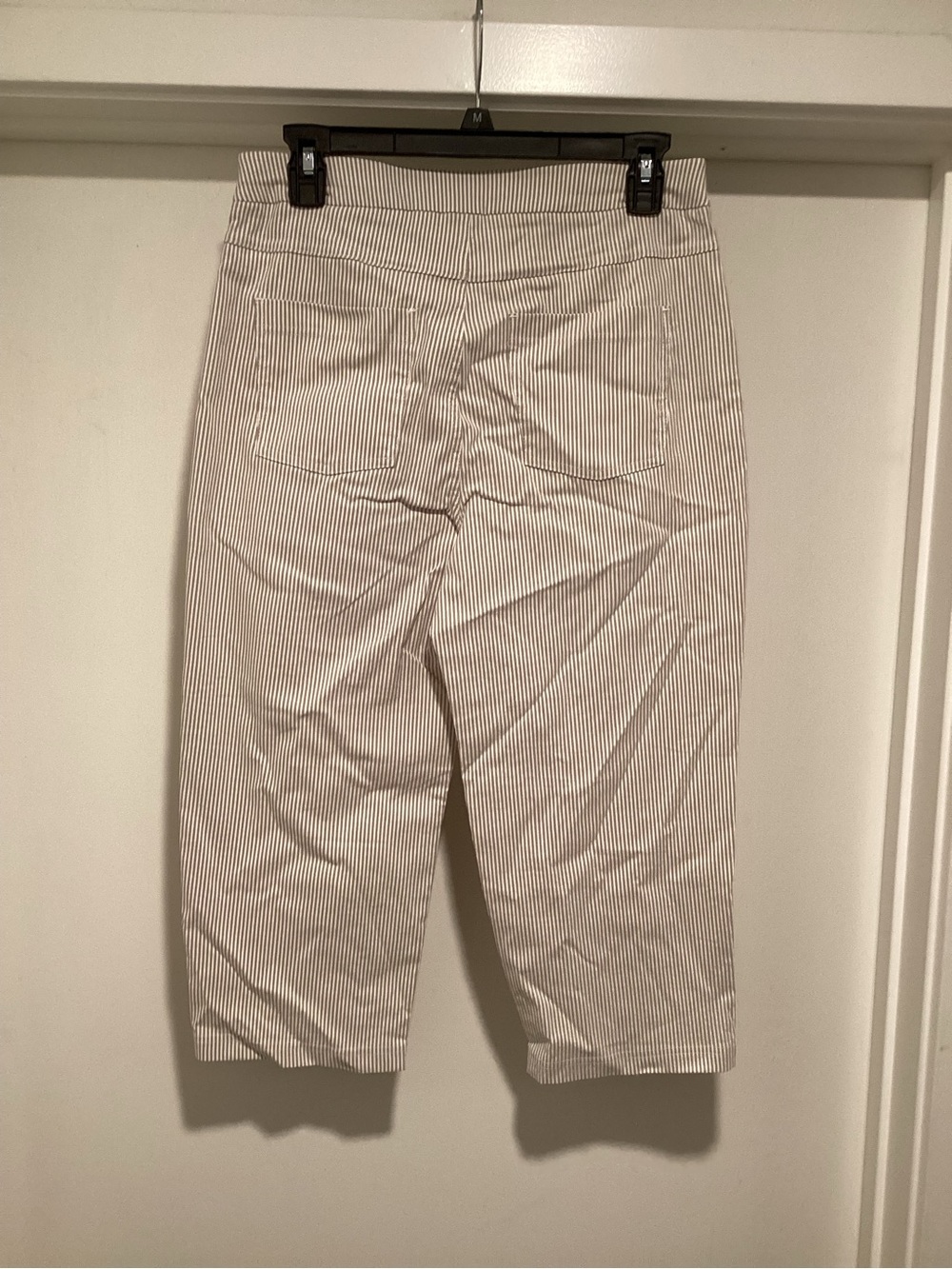 HUE Taupe Pinstripe Leggings - Picture 2 of 3